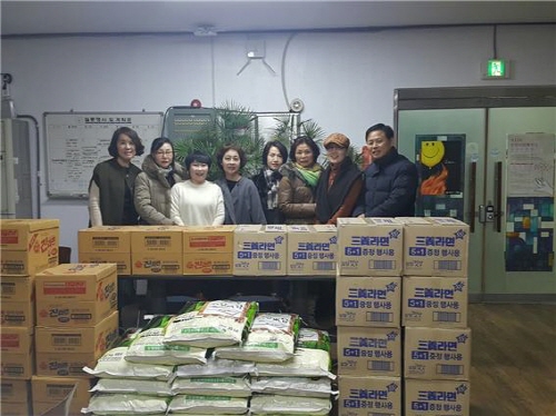 경인교대 평생교육원 원생회, ‘더불어 사는 집’ 후원물품 전달