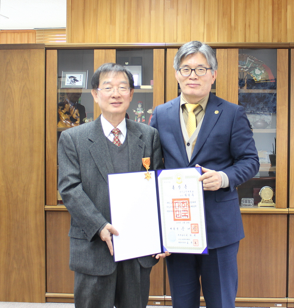 정년퇴임 교원 옥조근정훈장 전수식 개최