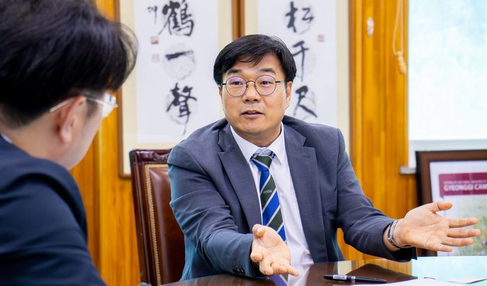 (기사송출)[에듀플러스][대담, 교육리더를 만나다] 김왕준 경인교대 총장, “AI가 글은 써줘도, 읽고 생각하는 힘은 대신 못 키웁니다”(전자신문)